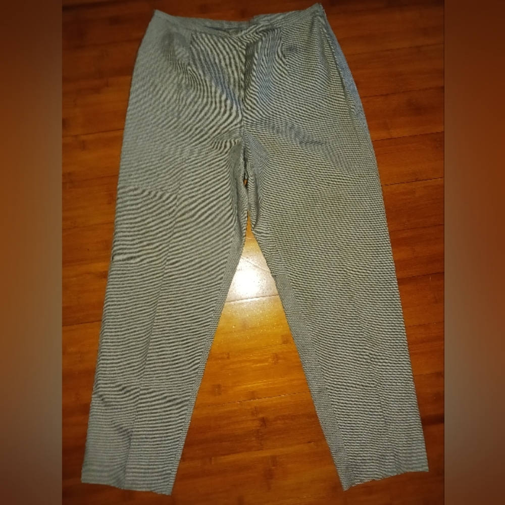 Ann Taylor Black and White Capris